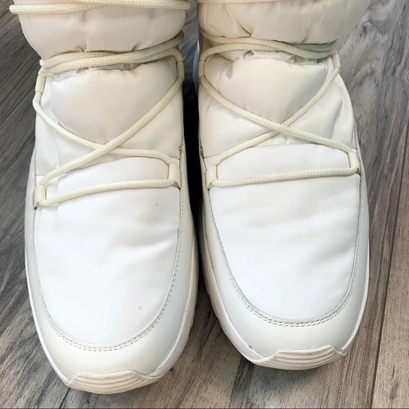 Michael Kors Women’s  White Cassia Platform Sneaker Boot - Picture 9 of 16